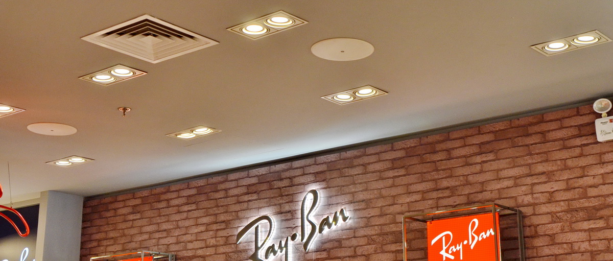 Ray?Ban 宏伊国际广场店——旋乐吧 CIS 商用安装系统的经典应用