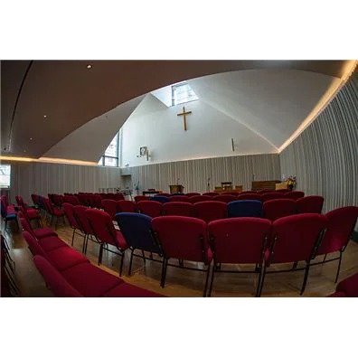 Crossway基督教中心用旋乐吧将人们聚集在一起